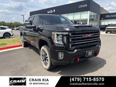Used 2022 GMC Sierra 2500 AT4 AWD/4WD image 2