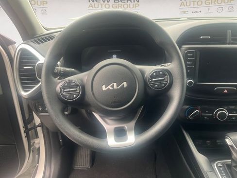 Used 2025 Kia Soul LX w/ LX Technology Package FWD image 12