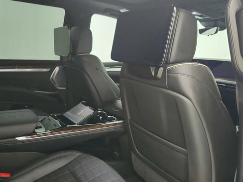 Used 2026 Cadillac Escalade Platinum Sport AWD/4WD image 17