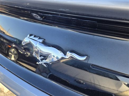 Used 2022 Ford Mustang Premium image 11