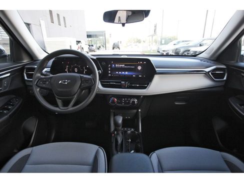 Used 2024 Chevrolet TrailBlazer LT w/ Driver Confidence Package FWD image 12