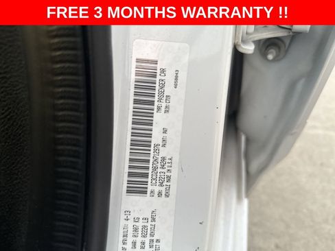 Used 2013 Dodge Avenger SE image 22