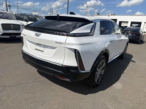 Used 2024 Cadillac Lyriq Luxury w/ LPO, Floor Liner Package AWD/4WD image 5