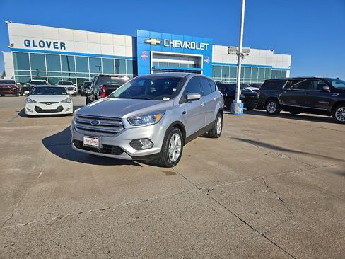 Used 2019 Ford Escape SE image 1