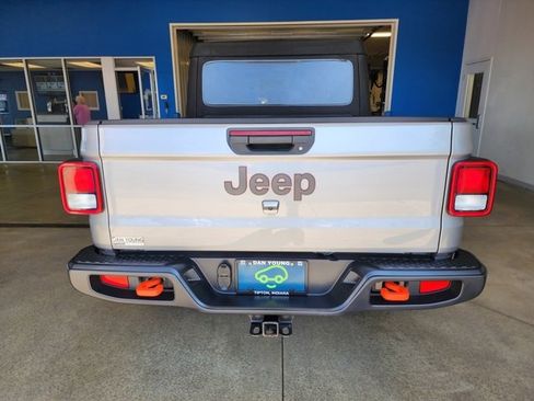 Used 2021 Jeep Gladiator Mojave w/ Cold Weather Group image 3