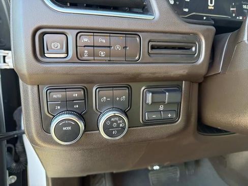 Used 2024 GMC Yukon XL SLT w/ SLT Luxury Package image 74