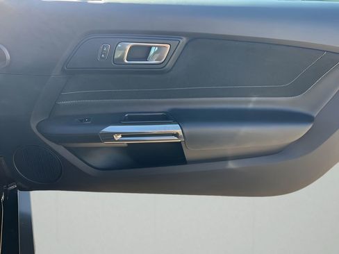 Used 2016 Ford Mustang Shelby GT350 w/ Technology Package image 11