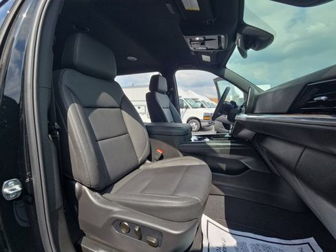 Used 2026 Chevrolet Suburban LT w/ Comfort Package AWD/4WD image 36