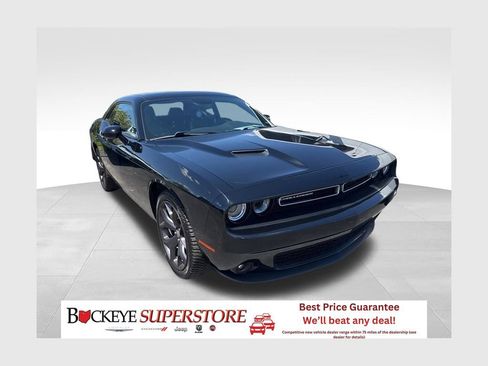 Used 2017 Dodge Challenger SXT Plus RWD image 1