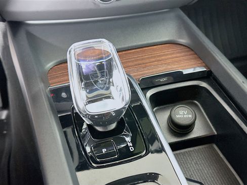 Used 2023 Volvo XC60 B5 Ultimate w/ Protection Package Premier image 25