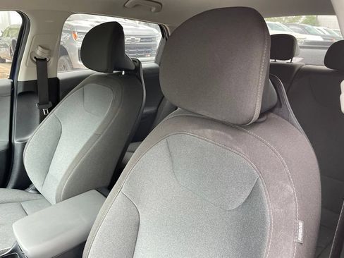 Used 2025 Kia K4 FWD image 23