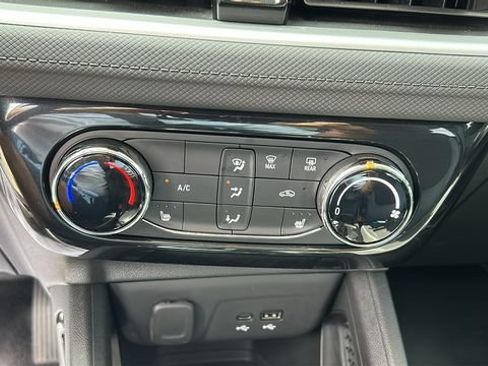 Used 2024 Chevrolet TrailBlazer LT w/ LT Cold Weather Package AWD/4WD image 17