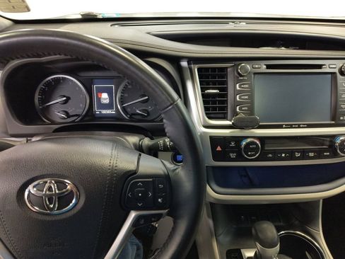 Used 2018 Toyota Highlander Limited FWD image 12