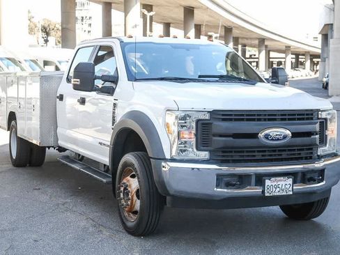 Used 2017 Ford F550 2WD Crew Cab Super Duty image 3