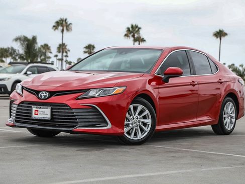Certified 2023 Toyota Camry LE FWD image 1