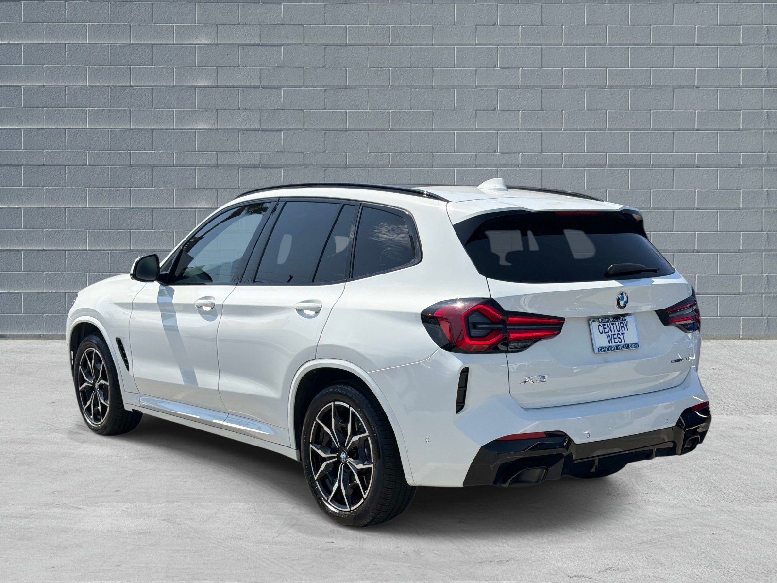 Used 2024 BMW X3 sDrive30i w/ M Sport Package RWD image 3