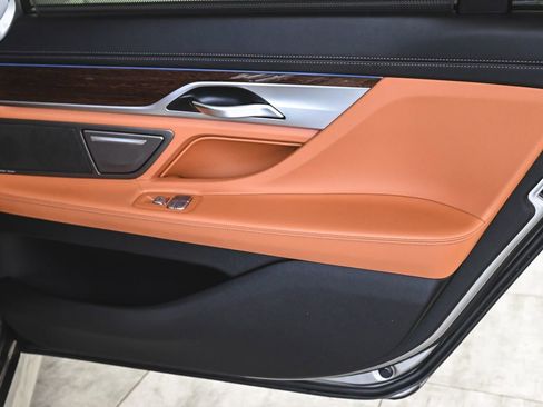 Used 2022 BMW 740i xDrive w/ M Sport Package image 16