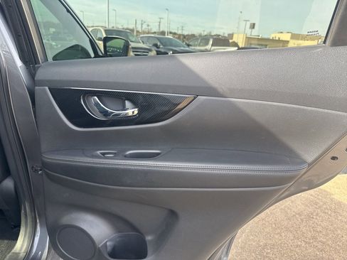 Used 2020 Nissan Rogue SL image 14