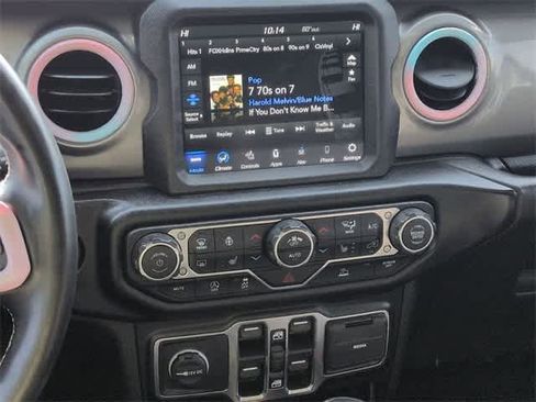 Used 2022 Jeep Wrangler Unlimited Sahara w/ Cold Weather Group image 27