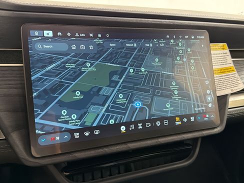 Used 2025 Rivian R1S Adventure AWD/4WD image 17