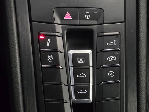 Certified 2018 Porsche 911 Carrera GTS image 43