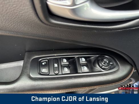 Used 2018 Jeep Compass Latitude w/ Cold Weather Group image 19
