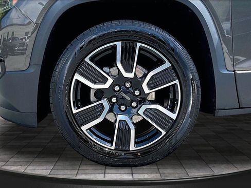 Used 2019 GMC Acadia SLT w/ Black Edition AWD/4WD image 9