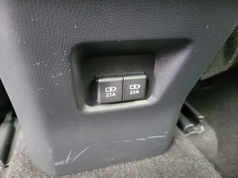 Used 2021 Toyota RAV4 XLE image 11