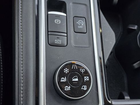 Used 2025 Nissan Pathfinder SV AWD/4WD image 22
