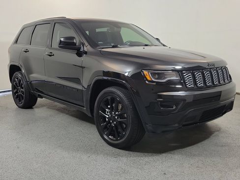 Used 2022 Jeep Grand Cherokee Laredo X RWD image 1