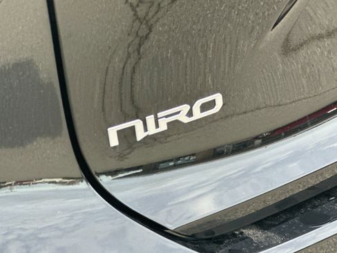 Certified 2023 Kia Niro Wave image 27