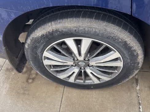 Used 2019 Nissan Pathfinder SL w/ Cargo Package image 5