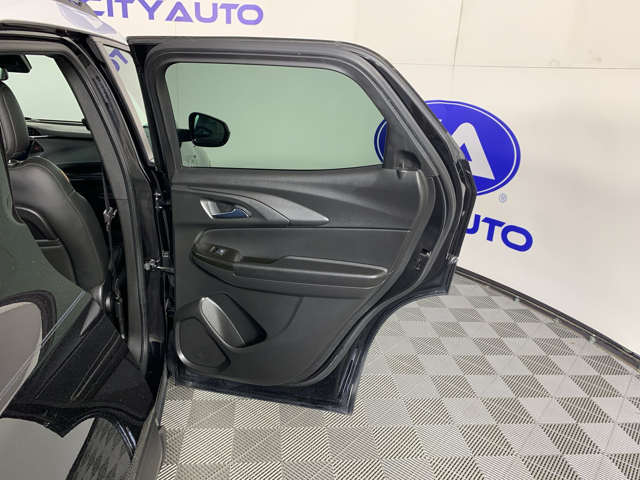 Used 2021 Chevrolet TrailBlazer ACTIV w/ Sun and Liftgate Package FWD image 35