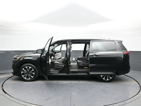 Used 2023 Kia Carnival EX image 43