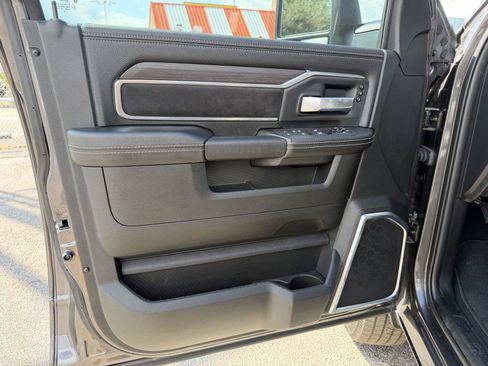 Used 2025 RAM 2500 Laramie AWD/4WD image 12
