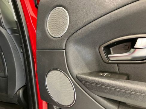 Used 2018 Land Rover Range Rover Evoque SE image 29
