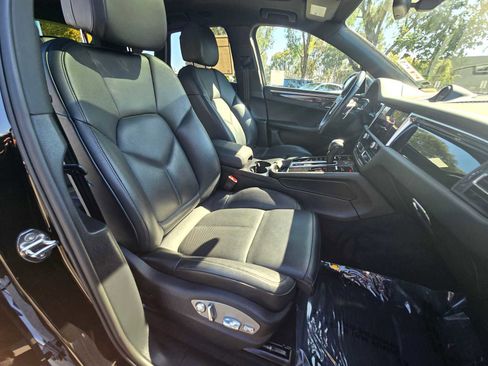 Used 2024 Porsche Macan image 21