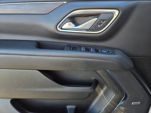 Used 2024 Chevrolet Suburban LT image 19