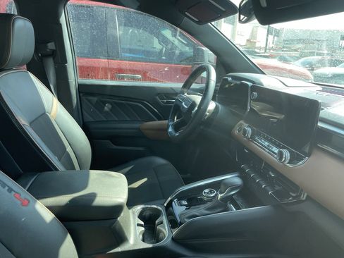 Used 2023 GMC Canyon AT4 w/ Canyon Safety Plus Package AWD/4WD image 7