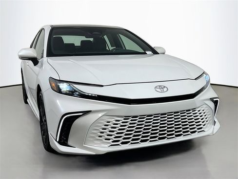 Used 2025 Toyota Camry XSE image 2