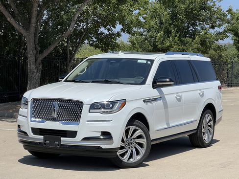 Certified 2023 Lincoln Navigator Reserve RWD image 1
