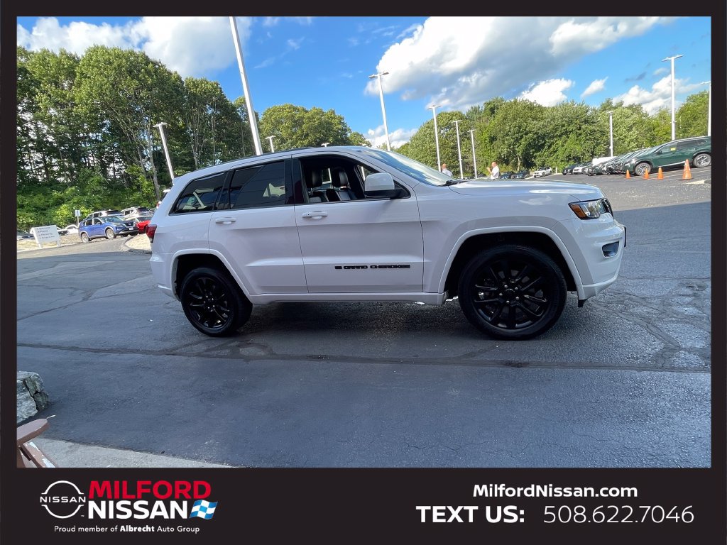Used 2022 Jeep Grand Cherokee Laredo X AWD/4WD image 6
