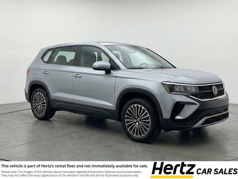 Used 2025 Volkswagen Taos SE image 1