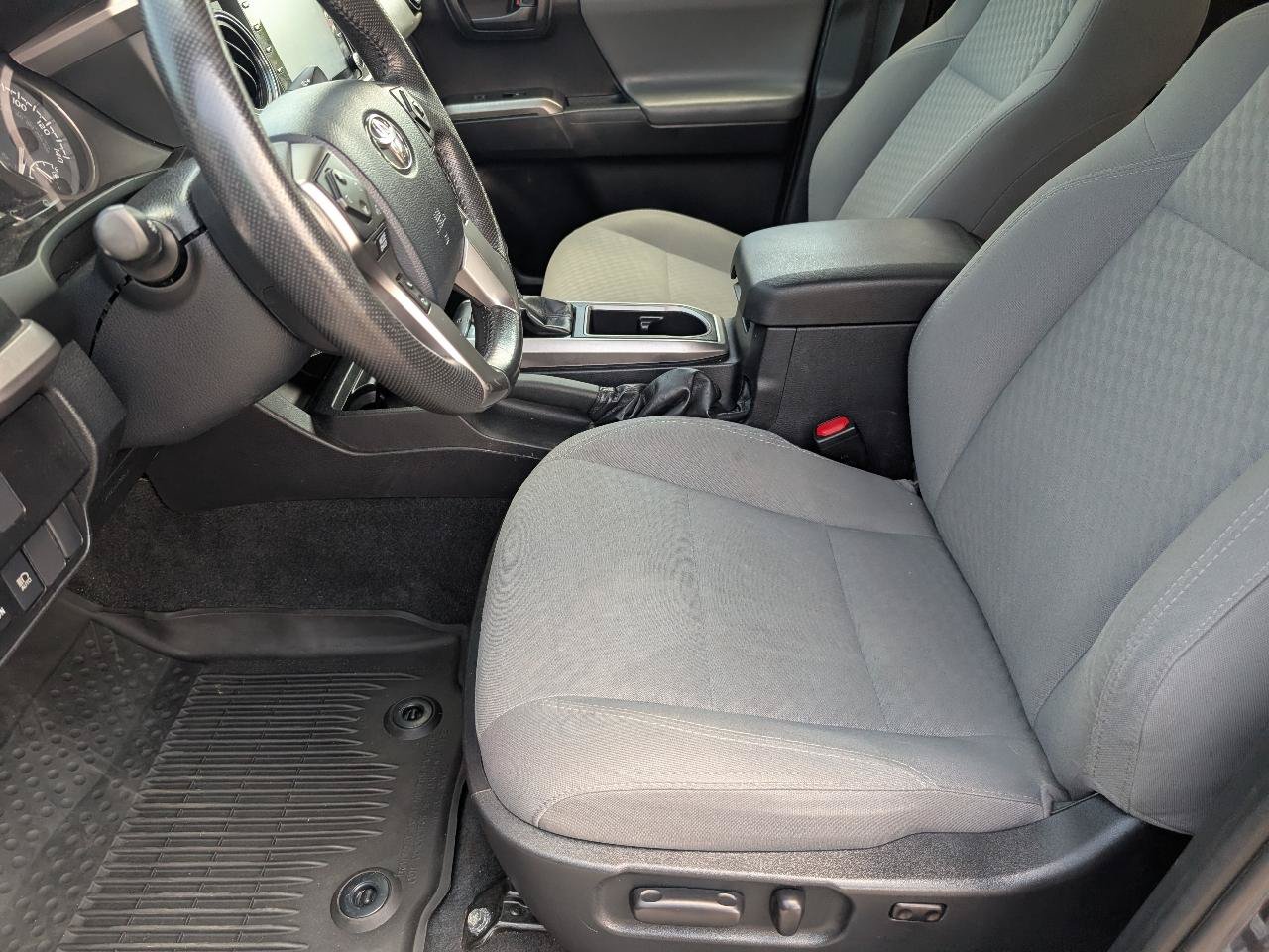 Used 2020 Toyota Tacoma SR5 AWD/4WD image 8