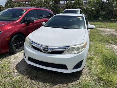 Used 2013 Toyota Camry LE FWD image 5