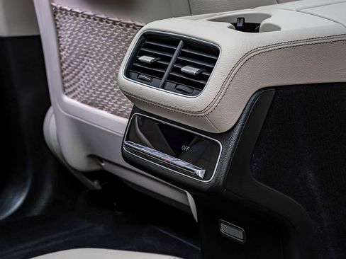 Used 2022 Mercedes-Benz GLS 450 4MATIC w/ AMG Line Exterior image 33