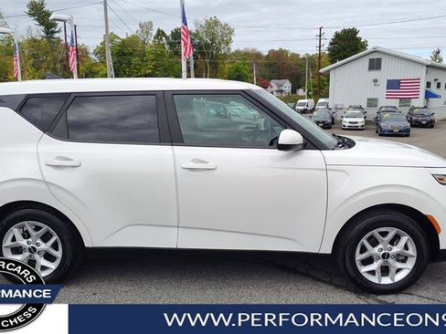Used 2022 Kia Soul LX w/ Technology Package image 2
