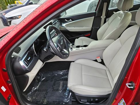 Used 2022 Genesis G70 2.0T image 11