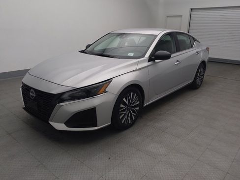 Used 2024 Nissan Altima 2.5 SV image 2