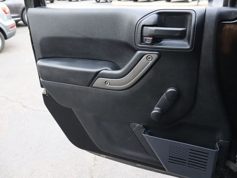 Used 2017 Jeep Wrangler Sport AWD/4WD image 19